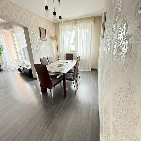 Le Monde Sous Le Meme Toit - 10 Voyageurs - 25 Mn Europapark