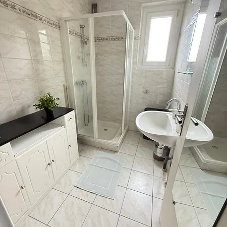 Le Monde Sous Le Meme Toit - 10 Voyageurs - 25 Mn Europapark Benfeld